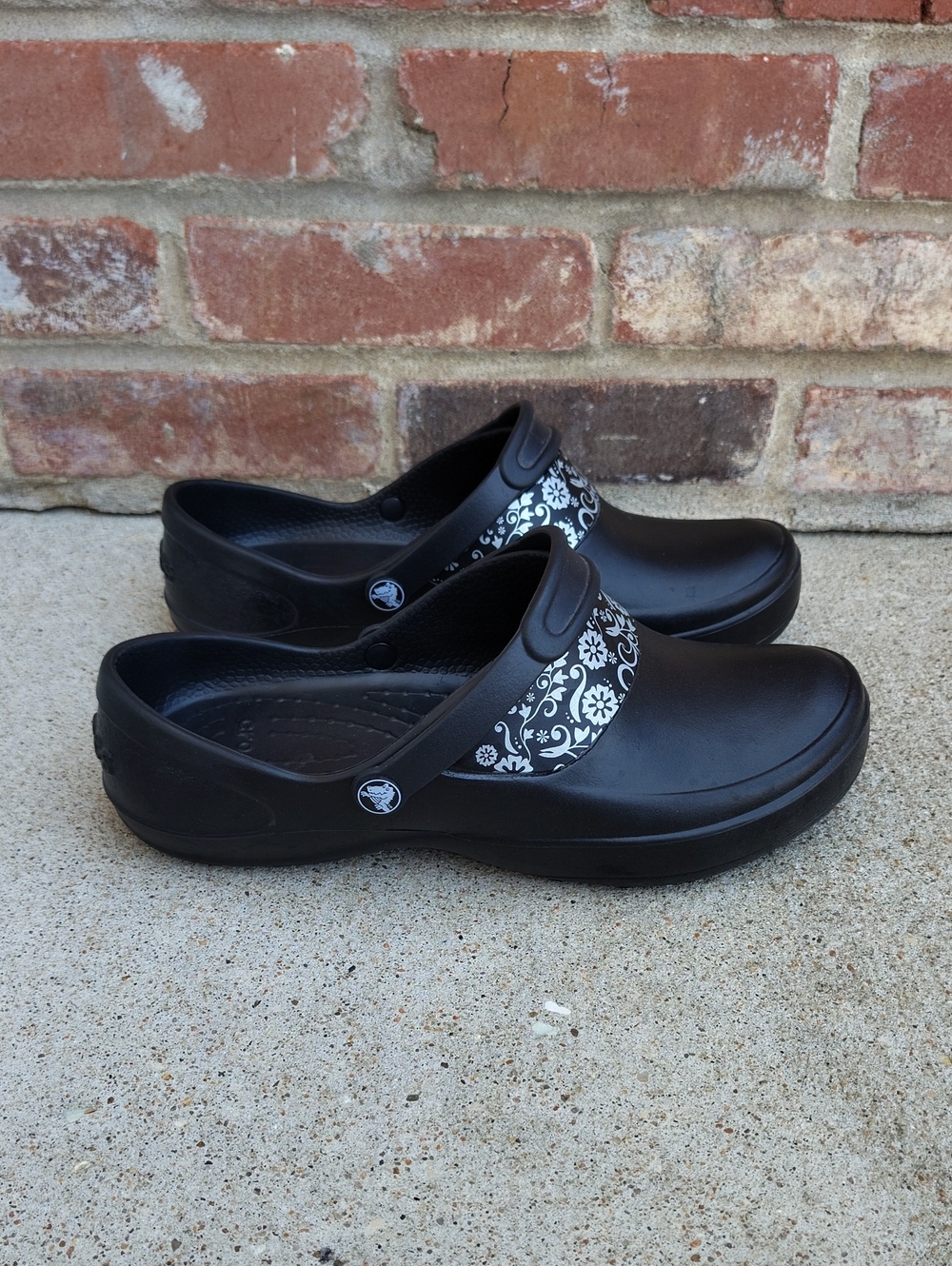 Crocs Mercy Floral Workwear Rubber Clogs Size 10 Comfort Slip Resistant Black